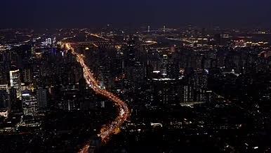 2K上海城市天际线夜景车流航拍视频的预览图